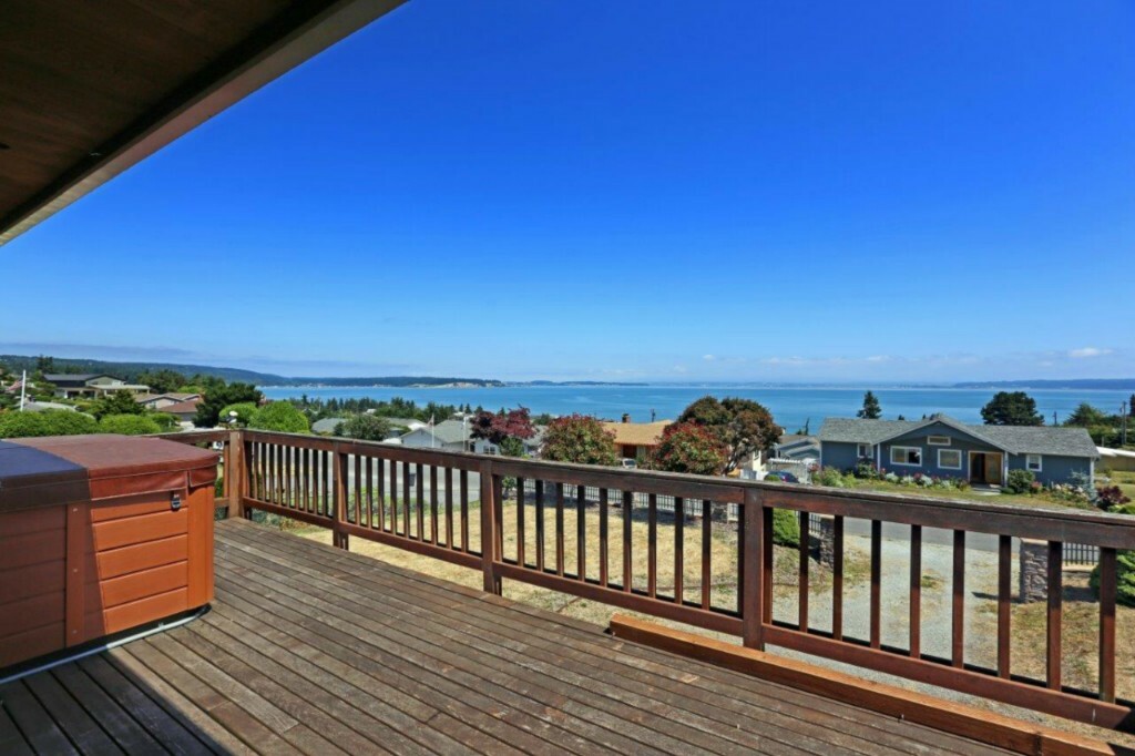 Property Photo: 1492 Carol St WA 98282