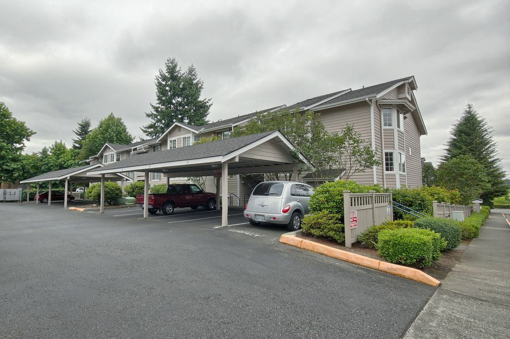 Property Photo: 14027 NE 181st St B105 WA 98072