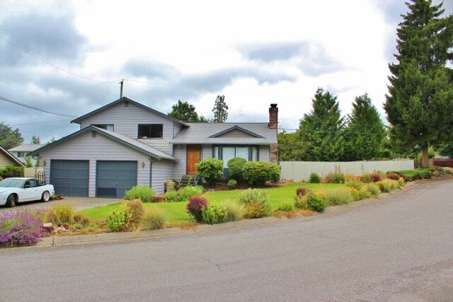 Property Photo: 4819 154th Place SW WA 98026