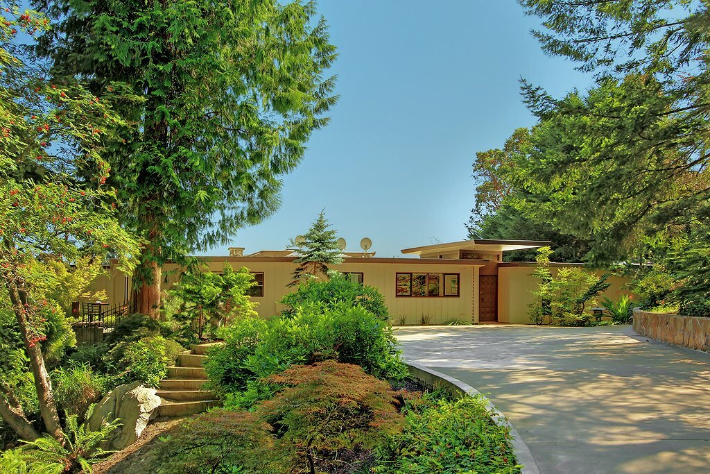 Property Photo:  17229 Sylvester Rd SW  WA 98166 