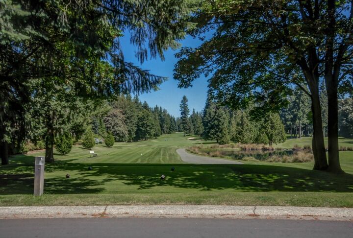 Property Photo: 2315 Sahalee Dr W WA 98074