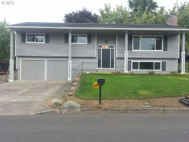 Property Photo:  2706 SE Spruce St  OR 97123 