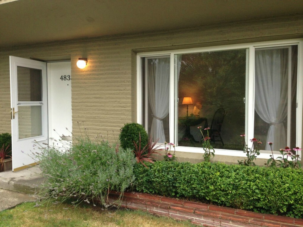 Property Photo:  4833 Terrace Dr NE 4833  WA 98105 