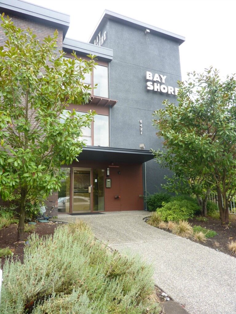 Property Photo: 6421 Lake Washington Boulevard NE 406 WA 98033