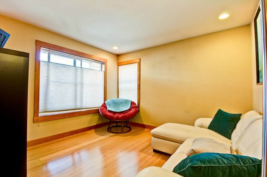 Property Photo: 2111 Waverly Place N 101 WA 98109