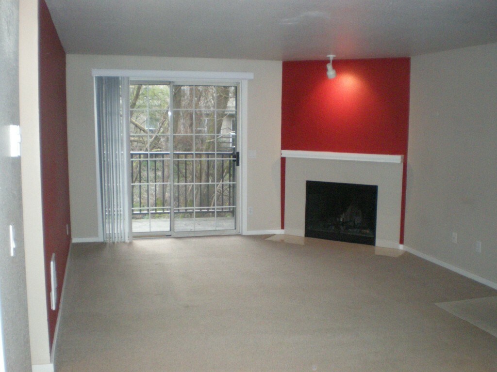 Property Photo: 215 9th St D204 WA 98033