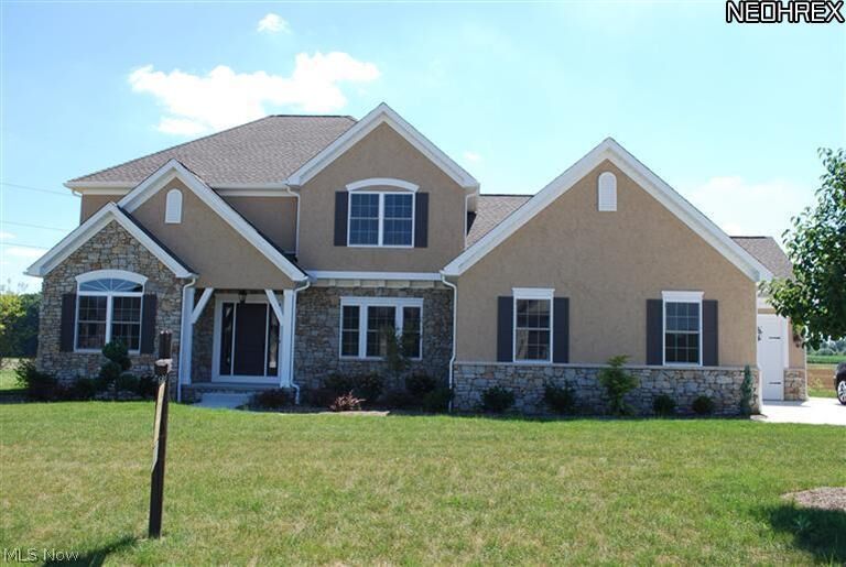 Property Photo:  7512 Rolling Green Avenue NW  OH 44646 