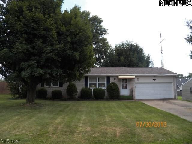 Property Photo: 2028 38th Street NE OH 44705