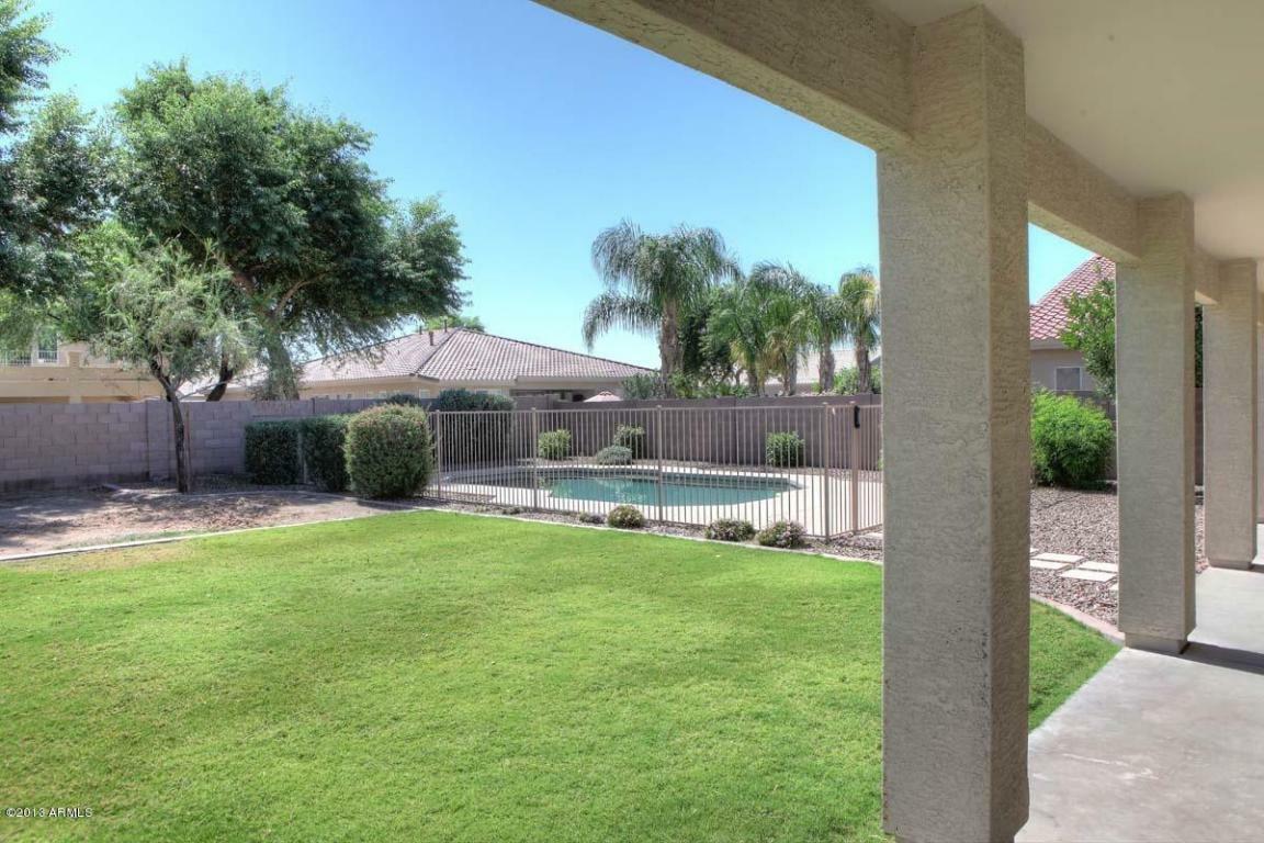 Property Photo:  923 E Powell Way  AZ 85249 