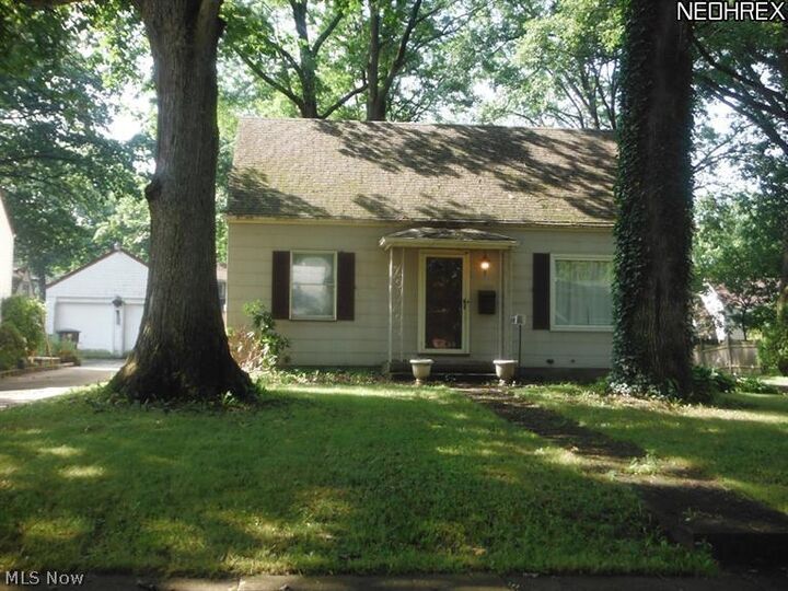 1786 Maplewood Street NE  Warren OH 44483 photo