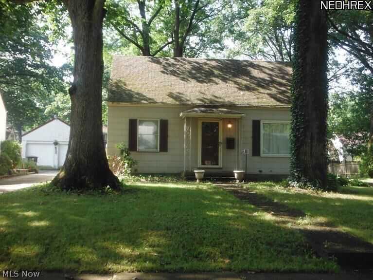 Property Photo:  1786 Maplewood Street NE  OH 44483 