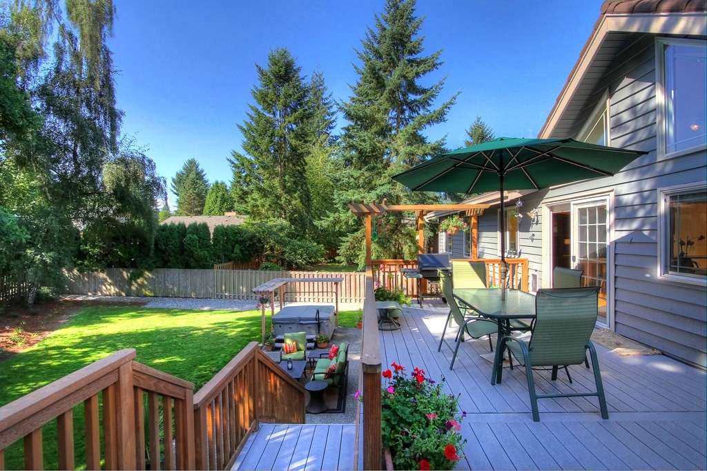 Property Photo: 11803 SE 65th St WA 98006
