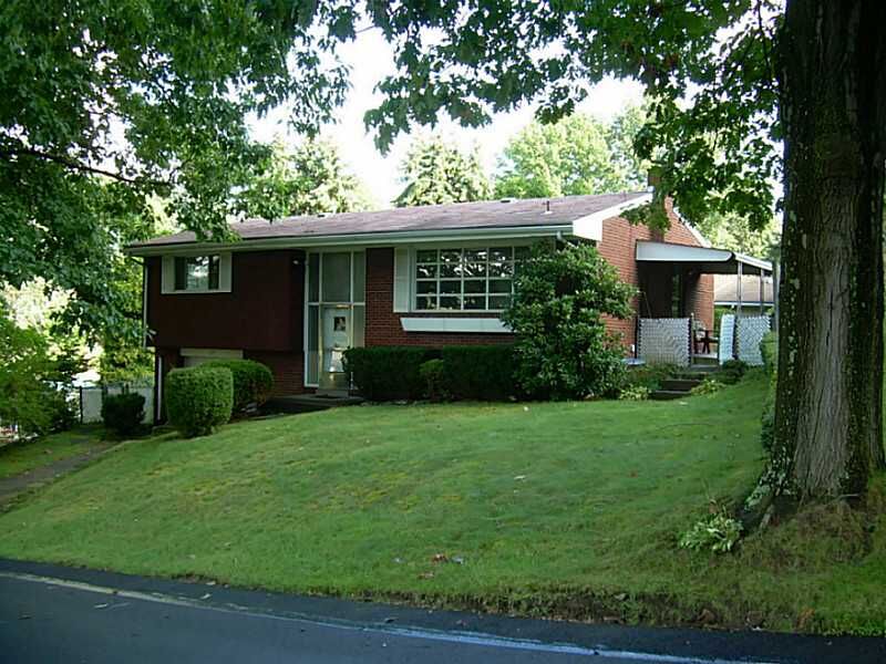 Property Photo: 125 Fieldcrest Drive PA 15221