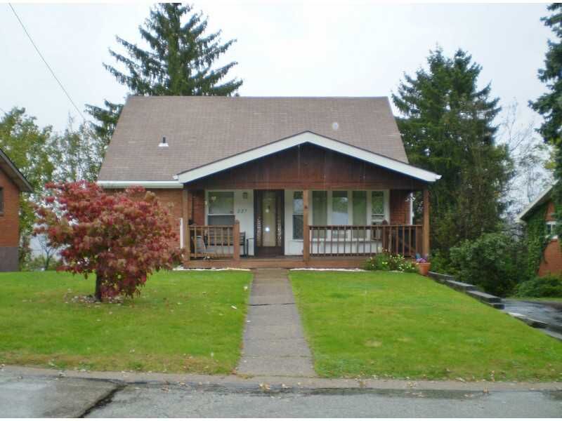 Property Photo:  227 Woodridge Drive  PA 15106 