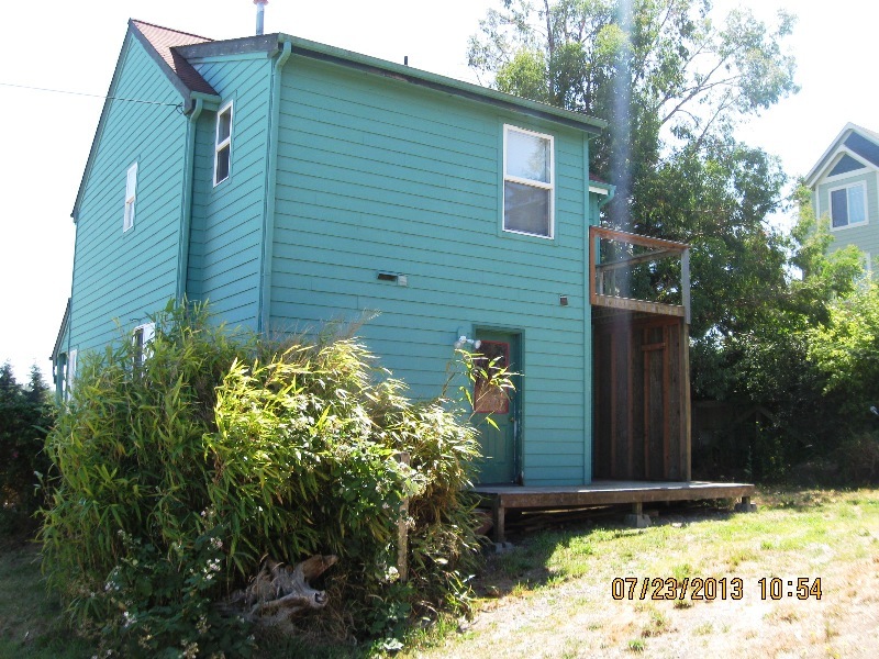 Property Photo:  403 Umatilla Ave  WA 98368 