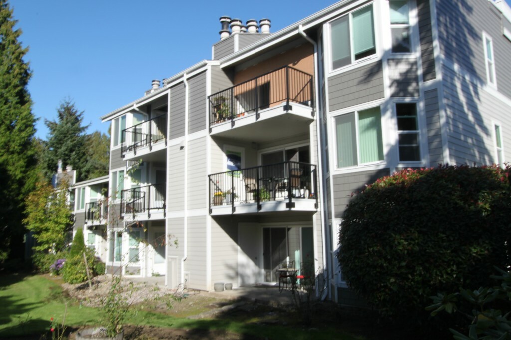 Property Photo: 4202 Factoria Blvd SE D1 WA 98006