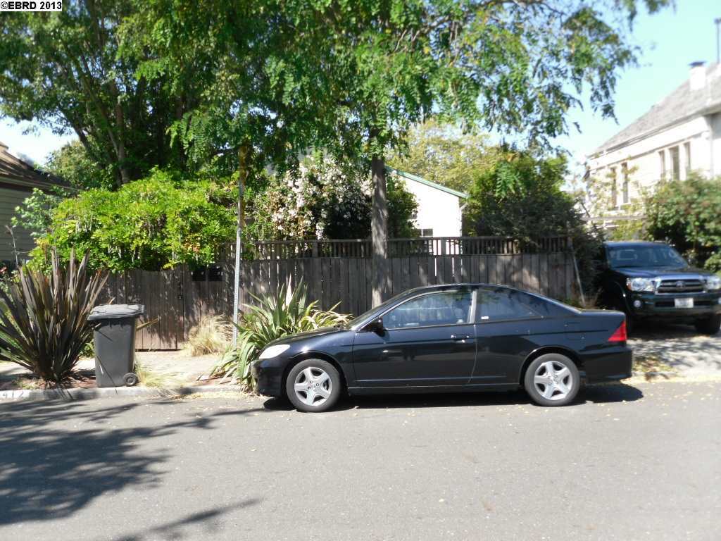 Property Photo:  1412 Kains Ave  CA 94702-1018 