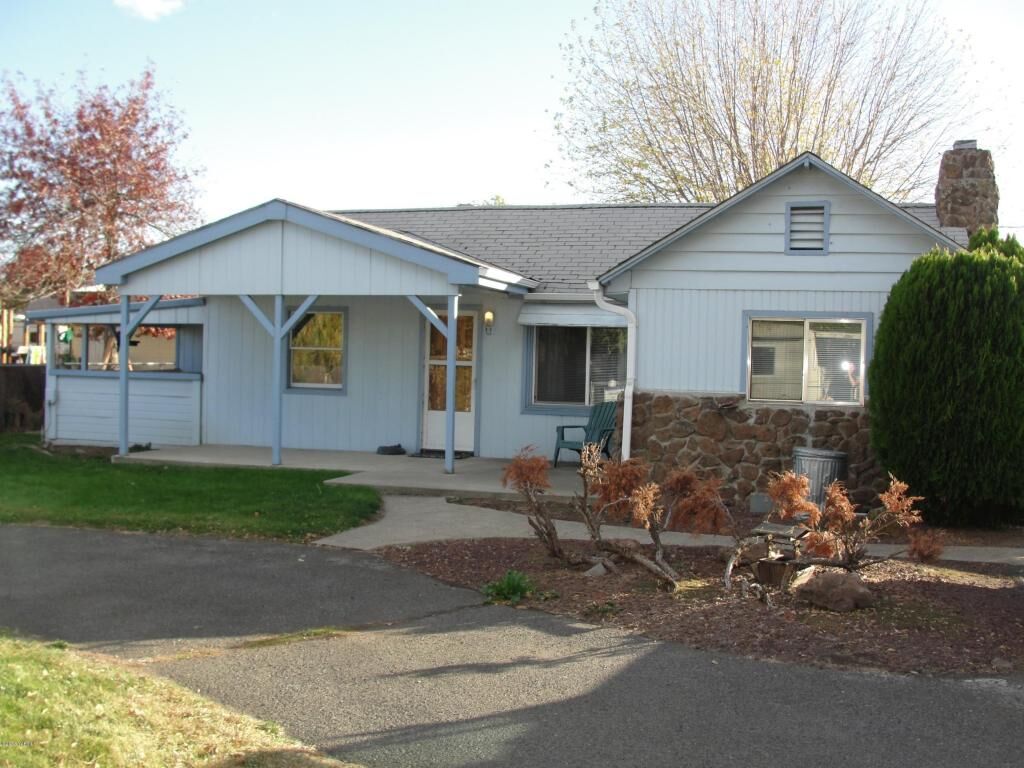 Property Photo: 2010 Swan Ave WA 98902
