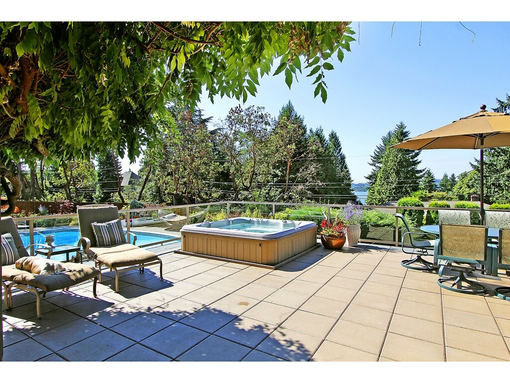 Property Photo: 103 96th Ave NE WA 98004