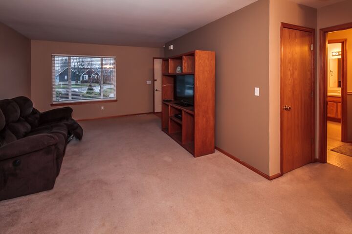 Property Photo:  407 Taylor Cir  WA 98295 