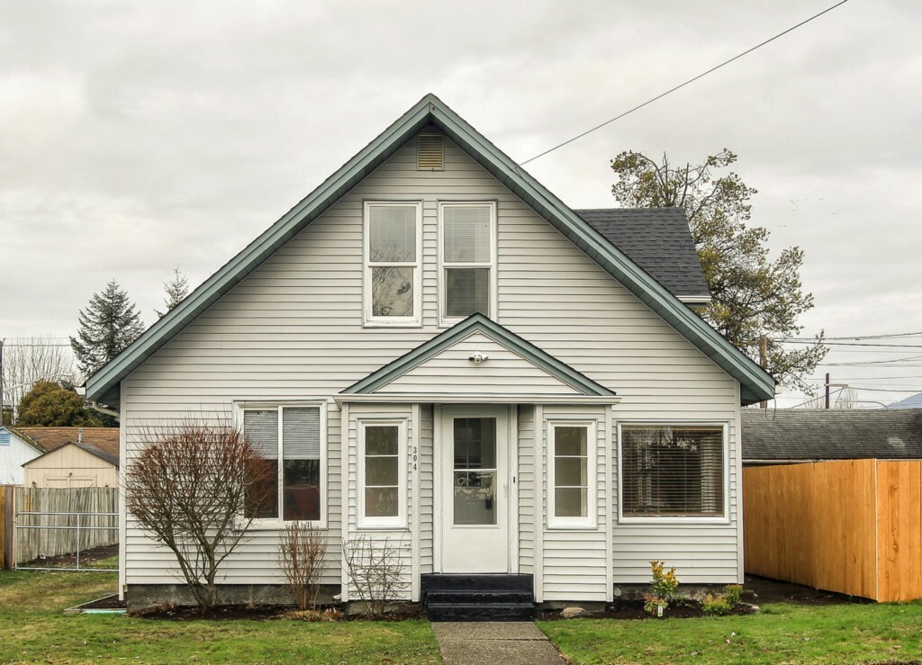 Property Photo:  304 W Munro St  WA 98284 