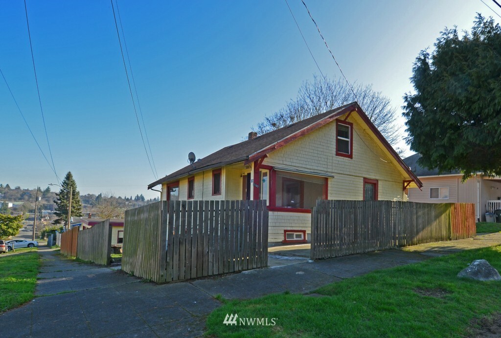 Property Photo:  2100 19th Avenue S  WA 98144 