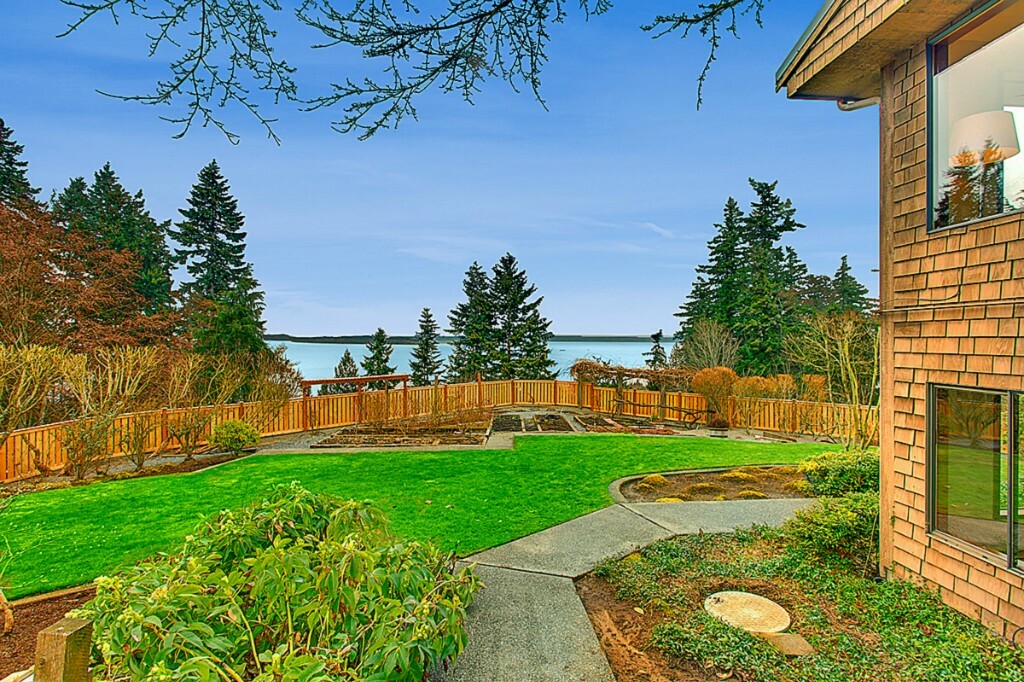 Property Photo: 702 Campbell Ave WA 98275