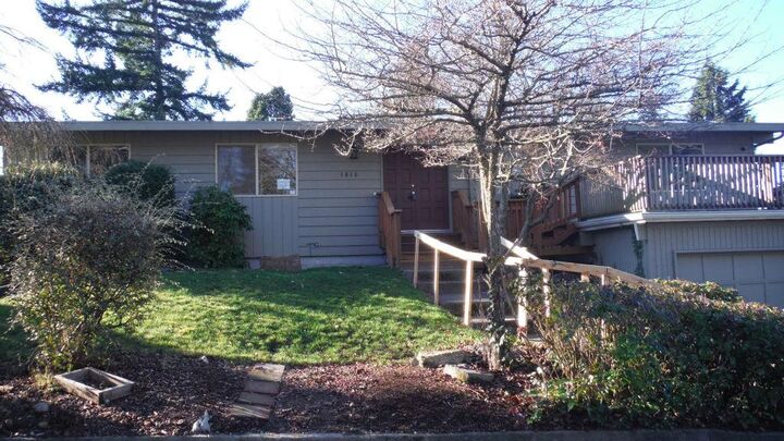 1818 S Crystal Springs Rd  Tacoma WA 98465 photo