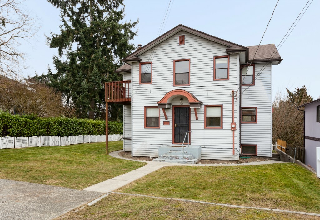 Property Photo:  3010E Cherry St  WA 98122 