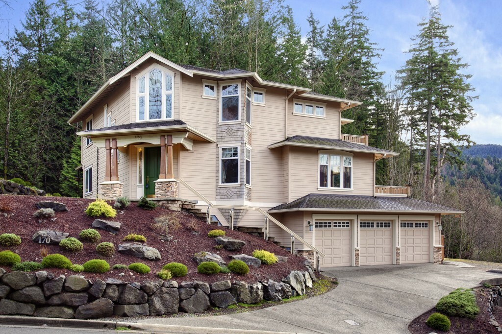 Property Photo:  170 Mt. Quay  Drive NW  WA 98027 