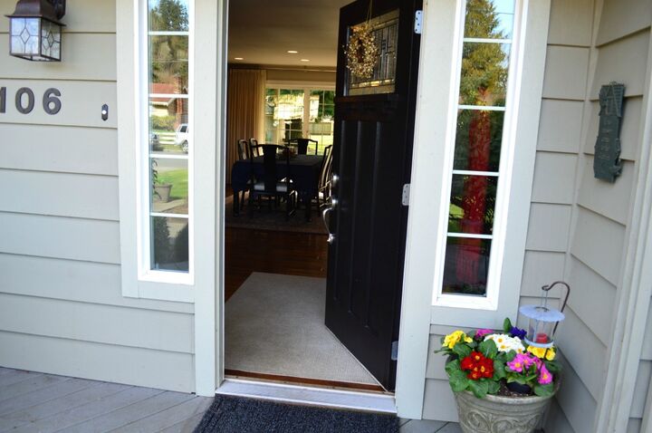 Property Photo: 2106 E Main St WA 98002