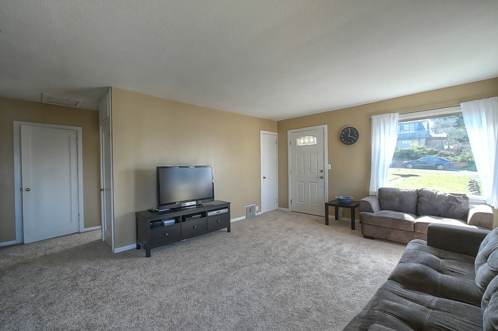 Property Photo: 1014 N 30th Street WA 98056