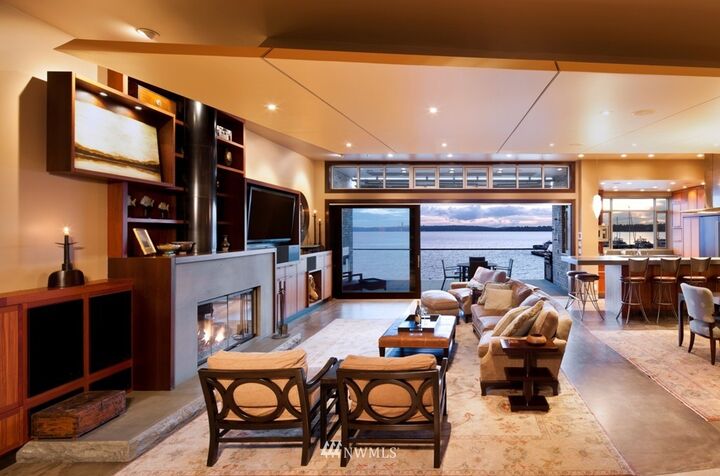 Property Photo: 213 Lake Street S WA 98033