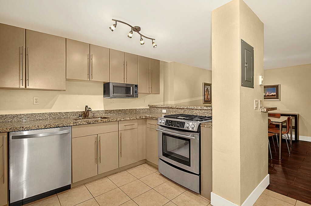 Property Photo: 731 Broadway E 1 WA 98102