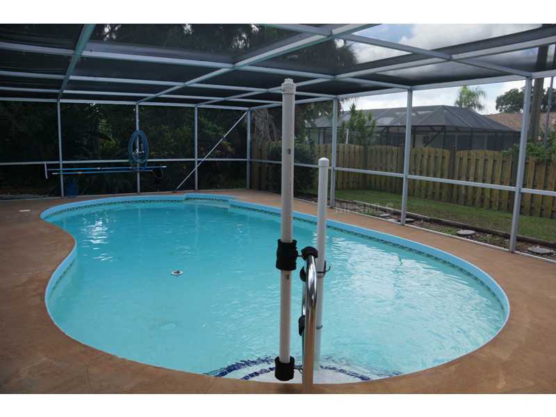 Property Photo:  2190 Sandlewood Drive  FL 34293 