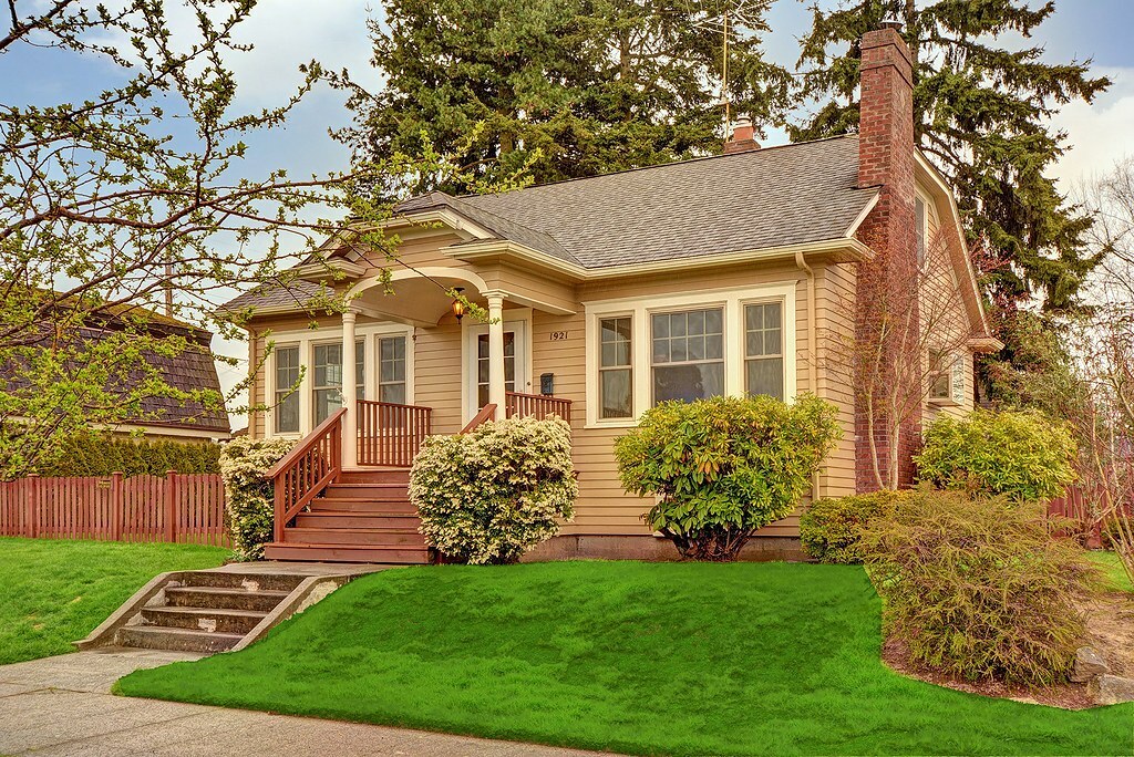 Property Photo:  1921 Baker Avenue  WA 98201 