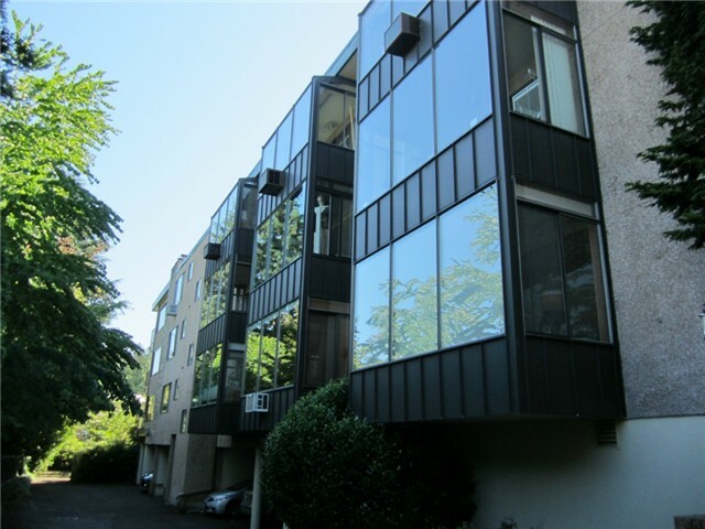 Property Photo:  5101 NE 55th St 302  WA 98105 