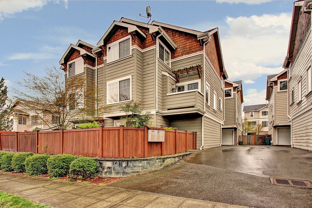 Property Photo:  8539 Interlake Ave N A  WA 98103 