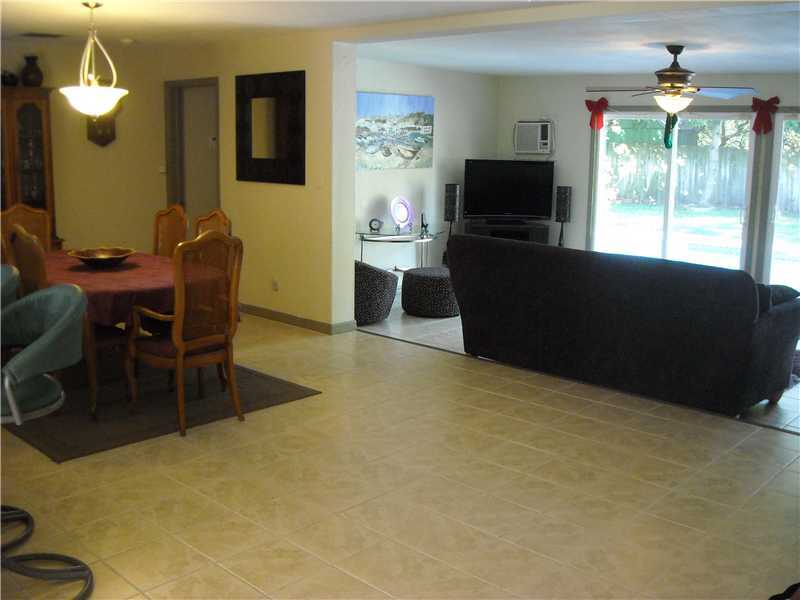 Property Photo:  867 Serpentine Drive S  FL 33705 