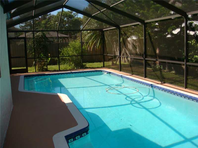 Property Photo:  2941 Longbrooke Way  FL 33760 