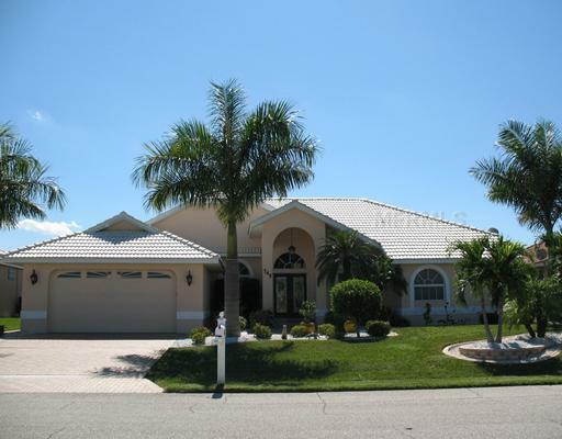 Property Photo:  745 Bimini Lane  FL 33950 