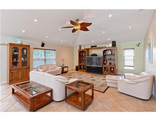 Property Photo:  10246 Paradise Blvd  FL 33706 