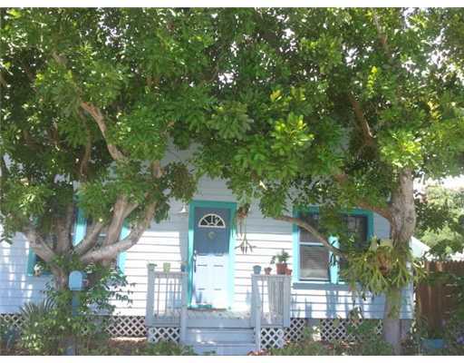 Property Photo: 116 E Bay Dr FL 33706