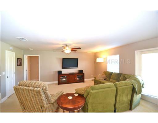 Property Photo:  11122 Goldenrod Fern Drive  FL 33569 