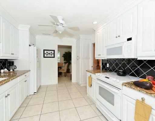 Property Photo:  525 Blue Jay Place  FL 34236 