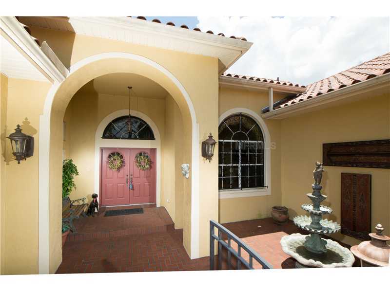 Property Photo: 948 Lake Placido Ct NE FL 33703