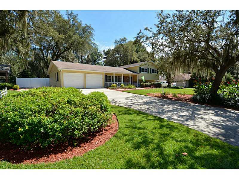 Property Photo:  817 Hilltop Drive  FL 33511 