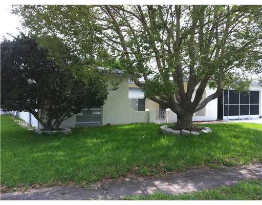 Property Photo: 6923 Bramblewood Dr FL 34668