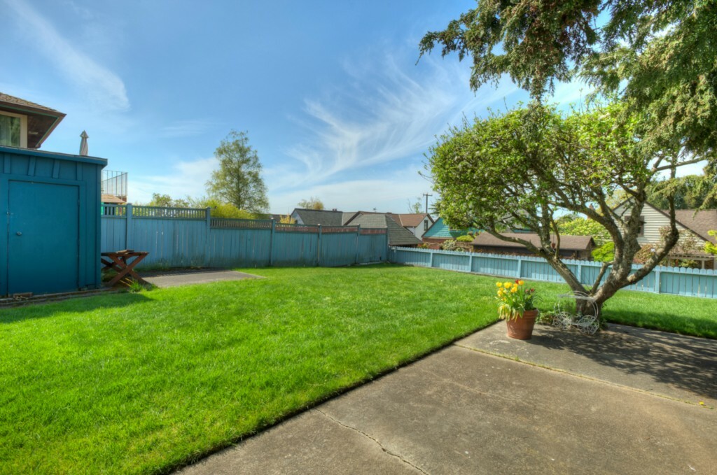 Property Photo:  4607 SW Cloverdale St  WA 98136 