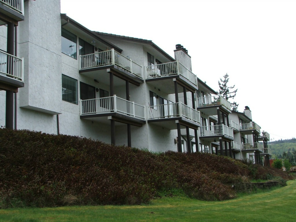 Property Photo:  130 N Camano Dr 13  WA 98282 